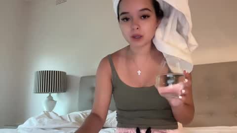 Snapshot of sarah_heart_aus chatting on January 12, 2025, 1:42 am Sarah Heart Aus online show from January 12, 2025, 1:42 am