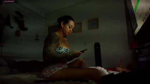 Sarah   online show from November 3, 2025, 2:35 am