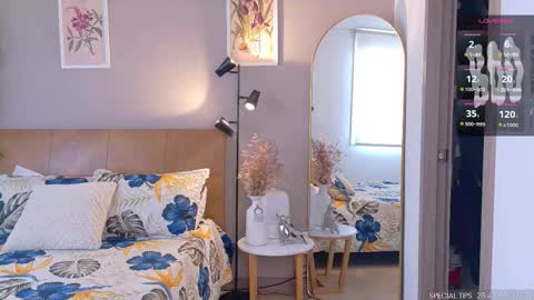 Snapshot of sarah_rayy chatting on October 31, 2025, 5:25 pm sarah_rayy online show from October 31, 2025, 5:25 pm