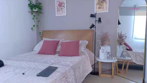 Snapshot of sarah_rayy chatting on November 12, 2025, 5:46 pm sarah_rayy online show from November 12, 2025, 5:46 pm