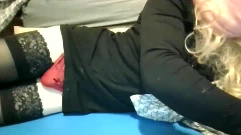 Snapshot of sarah_rie chatting on December 22, 2025, 6:05 pm sarah_rie online show from December 22, 2025, 6:05 pm