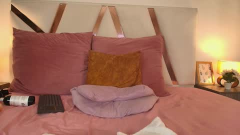 Snapshot of sarahevans__ chatting on December 25, 2024, 10:37 pm Sarah Evans online show from December 25, 2024, 10:37 pm