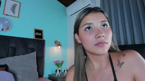 Snapshot of sarahevans__ chatting on February 28, 2025, 11:45 pm Sarah Evans online show from February 28, 2025, 11:45 pm