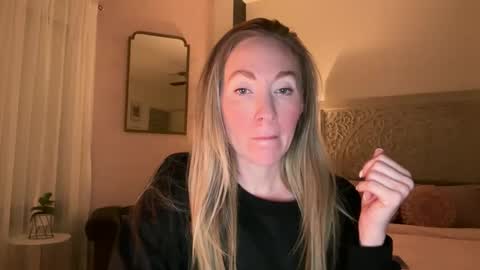 Snapshot of sarahgiroux86 chatting on June 2, 2026, 3:19 am Sarah online show from June 2, 2026, 3:19 am