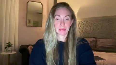 Snapshot of sarahgiroux86 chatting on June 6, 2026, 6:40 am Sarah online show from June 6, 2026, 6:40 am