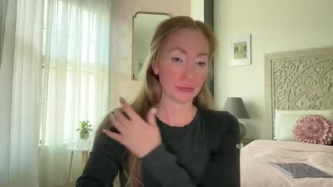 Snapshot of sarahgiroux86 chatting on June 13, 2026, 8:07 pm Sarah online show from June 13, 2026, 8:07 pm