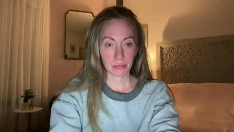 Snapshot of sarahgiroux86 chatting on June 14, 2026, 6:59 am Sarah online show from June 14, 2026, 6:59 am