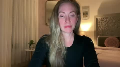 Snapshot of sarahgiroux86 chatting on June 15, 2026, 5:09 am Sarah online show from June 15, 2026, 5:09 am