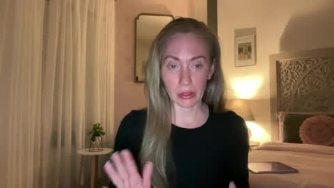 Snapshot of sarahgiroux86 chatting on June 16, 2026, 5:32 am Sarah online show from June 16, 2026, 5:32 am