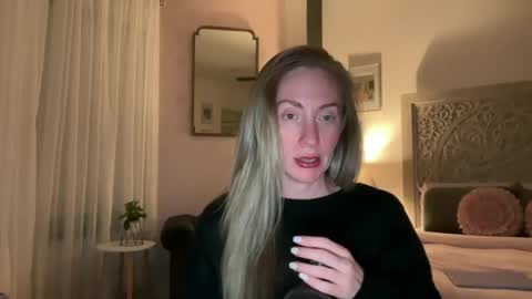 Snapshot of sarahgiroux86 chatting on June 22, 2026, 3:47 am Sarah online show from June 22, 2026, 3:47 am