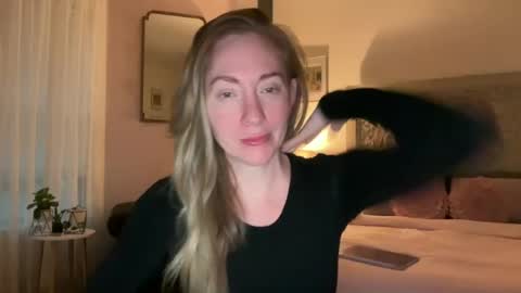 Snapshot of sarahgiroux86 chatting on June 27, 2026, 2:49 am Sarah online show from June 27, 2026, 2:49 am