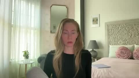 Snapshot of sarahgiroux86 chatting on July 10, 2026, 7:38 pm Sarah online show from July 10, 2026, 7:38 pm