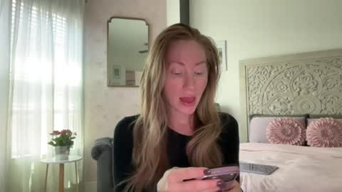 Snapshot of sarahgiroux86 chatting on August 1, 2026, 7:24 pm Sarah online show from August 1, 2026, 7:24 pm