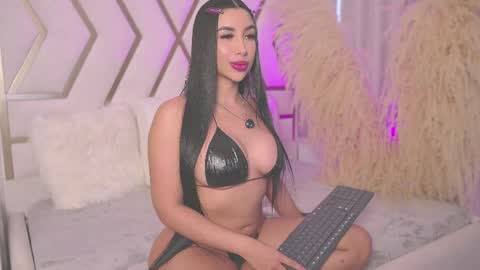 Snapshot of sarahgrey18 chatting on July 23, 2026, 1:20 pm Sarah online show from July 23, 2026, 1:20 pm