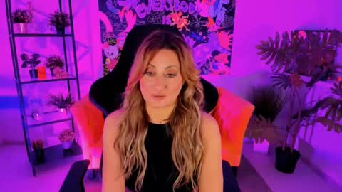 Divine Sarah NONUDE model online show from January 23, 2025, 2:28 pm