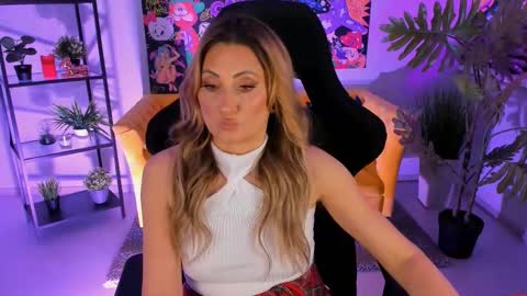 Divine Sarah NONUDE model online show from February 23, 2025, 1:53 pm