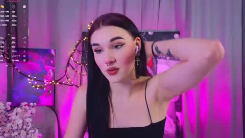 Sarah  online show from December 1, 2025, 9:20 pm