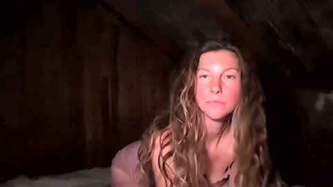 sarahlee262415 online show from May 7, 2026, 4:51 am