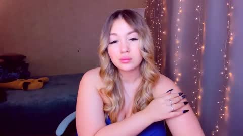 Sarah online show from March 4, 2025, 7:32 pm