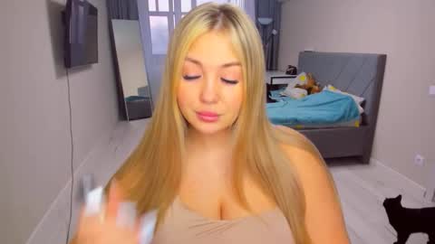 Sarah online show from March 25, 2026, 2:56 pm