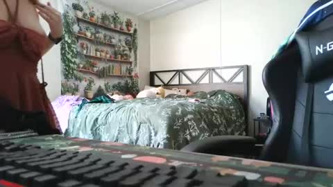 Snapshot of sarahpmummy chatting on May 19, 2026, 8:48 pm Sarah online show from May 19, 2026, 8:48 pm
