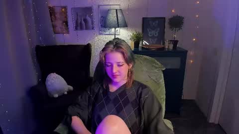 Sarah online show from April 28, 2026, 9:42 pm