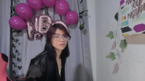 Snapshot of sarahsmitt chatting on May 15, 2026, 3:41 pm Sarah online show from May 15, 2026, 3:41 pm