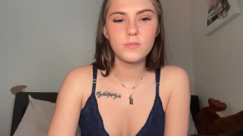 SarahxOliver online show from December 5, 2025, 6:04 pm