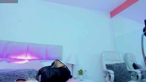 Sara Jonnes online show from December 15, 2025, 12:42 pm