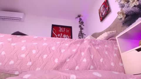 Sara  online show from December 5, 2025, 12:03 pm