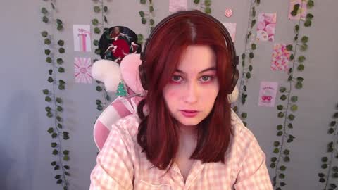 Snapshot of sarakinski chatting on January 18, 2025, 8:20 am Sara online show from January 18, 2025, 8:20 am