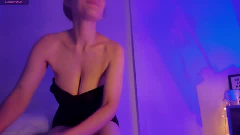 Snapshot of sarala_martinnez chatting on December 10, 2024, 1:54 am Sara online show from December 10, 2024, 1:54 am