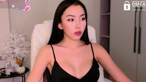 Mia online show from October 7, 2025, 7:16 am