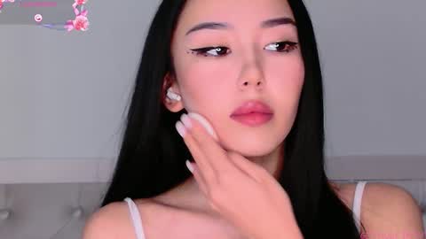 Mia online show from October 17, 2025, 8:17 am