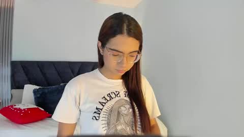 Sara online show from November 8, 2025, 8:07 pm