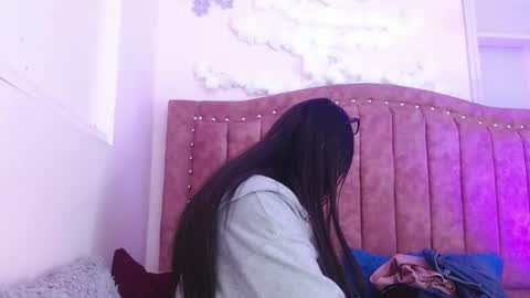 sarastonesx online show from January 10, 2025, 9:44 am