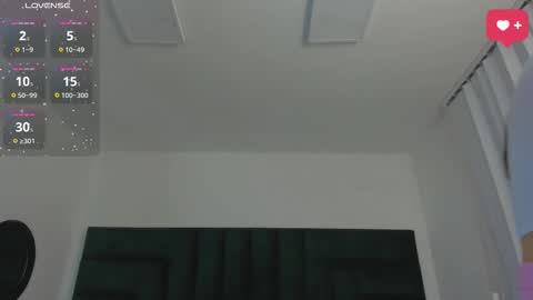 Snapshot of sarawagner_ chatting on September 15, 2025, 12:10 am online show from September 15, 2025, 12:10 am