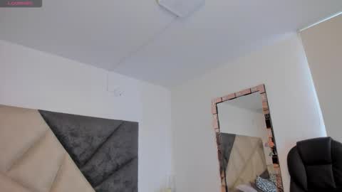 Snapshot of sarawagner_ chatting on September 25, 2025, 6:11 pm online show from September 25, 2025, 6:11 pm