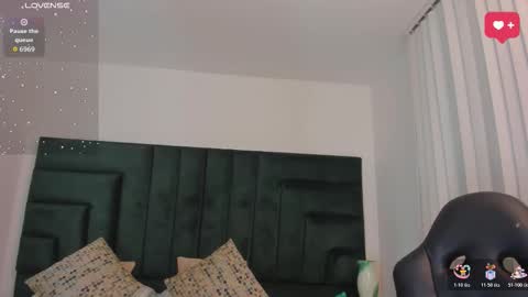 Snapshot of sarawagner_ chatting on October 22, 2025, 1:28 am online show from October 22, 2025, 1:28 am