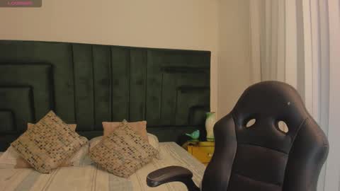 Snapshot of sarawagner_ chatting on October 24, 2025, 12:19 am online show from October 24, 2025, 12:19 am