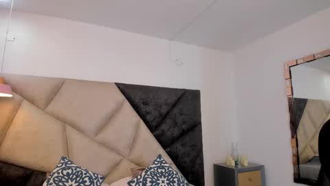 Snapshot of sarawagner_ chatting on October 25, 2025, 1:02 am online show from October 25, 2025, 1:02 am