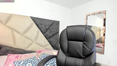 Snapshot of sarawagner_ chatting on November 13, 2025, 1:59 am online show from November 13, 2025, 1:59 am