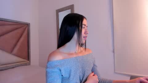 Snapshot of sarawagner_ chatting on December 14, 2025, 12:27 am online show from December 14, 2025, 12:27 am