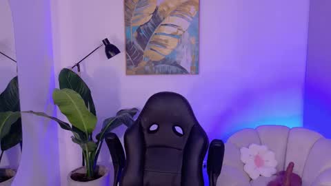 Sara Winstone online show from November 29, 2025, 10:51 am