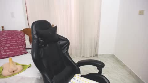 saray1221 online show from February 8, 2025, 7:38 pm