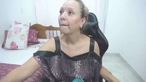 saray1221 online show from January 8, 2026, 6:21 pm