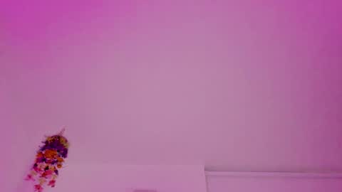 Snapshot of saray2312 chatting on October 1, 2025, 11:22 pm Saray online show from October 1, 2025, 11:22 pm