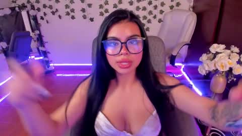saray__jones online show from January 8, 2025, 3:39 pm