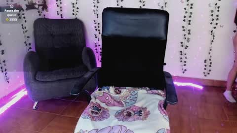 saray__jones online show from April 6, 2026, 5:36 pm