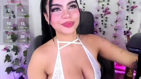Snapshot of saray__jones chatting on July 13, 2026, 7:49 pm saray__jones online show from July 13, 2026, 7:49 pm